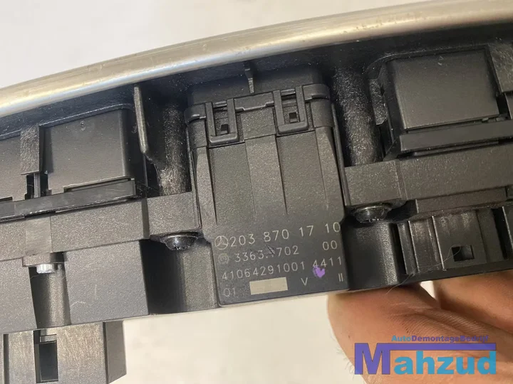 mercedes-c-klasse-w203-middenconsole-alarmlicht-schakelaar-2038701710 — foto 3