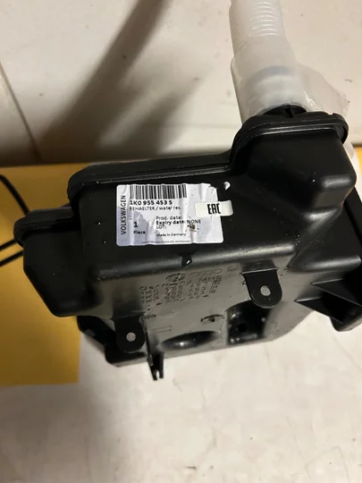 ruitensproeier-reservoir-volkswagen-golf-5-orig-1k0955453r — foto 3