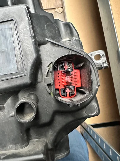 range-rover-velar-koplamp-full-led-links-j8a213w030eg — foto 2