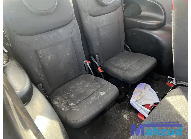fiat-500l-zwart-derde-3e-rij-stoelen-2012