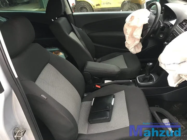 2011-vw-polo-6r-12-tdi-cfw-cfwa-la7w-onderdelen-demontage — foto 20