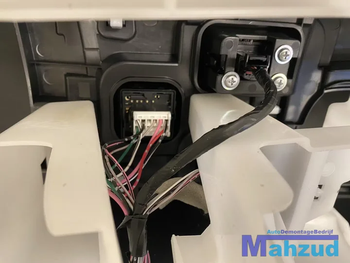 mitsubishi-outlander-phev-middenconsole-2015 — foto 8
