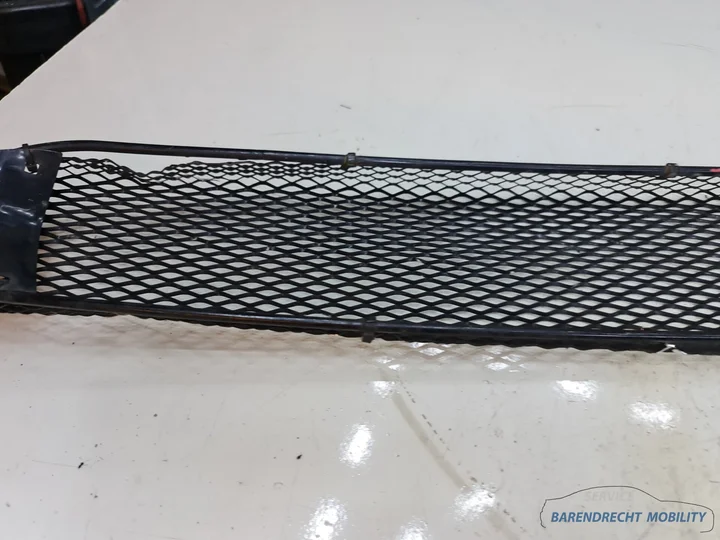 amg-bumpergrille-mercedes-w203-c-klasse-zwart-origineel-gebruikt-gaas-a2038851353 — foto 12