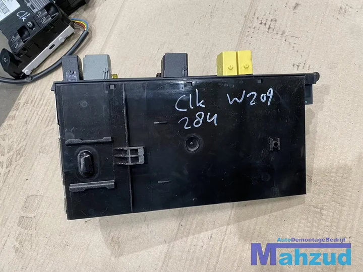 mercedes-clk-w209-18-zekeringkast-bodycontrol-2095450101 — foto 4