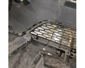 landrover-discovery-sport-voorbumper-voor-bumper-zwart-met-origineel-goede-staat-gebruikt-grill-bumpergrill-grille-2014-2015-2016-2017-2018-2019-2020-barendrecht-mobility-service — foto 39