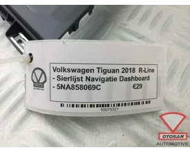 vw-tiguan-5na-2018-r-line-sierlijst-dashboard-navi-5na858069 — foto 2