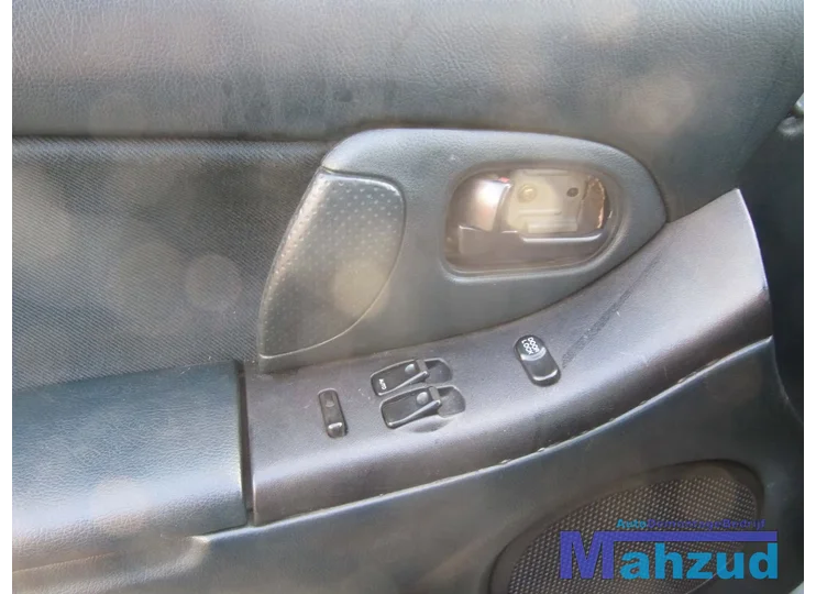 mazda-323-grijs-interieur-5-deurs-compleet