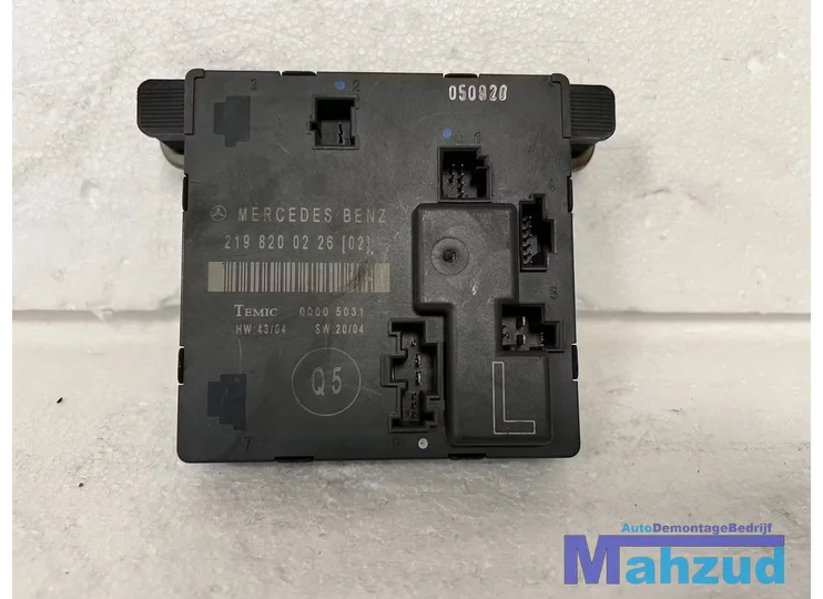 MERCEDES CLS C219 LINKS achter deurvergrendelings module 2198200226