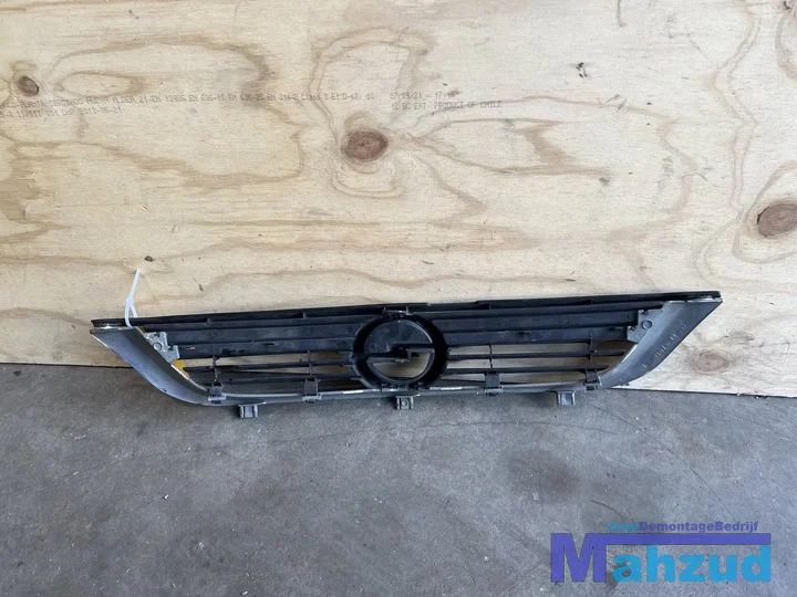 opel-vectra-b-grille-19962003 — foto 2