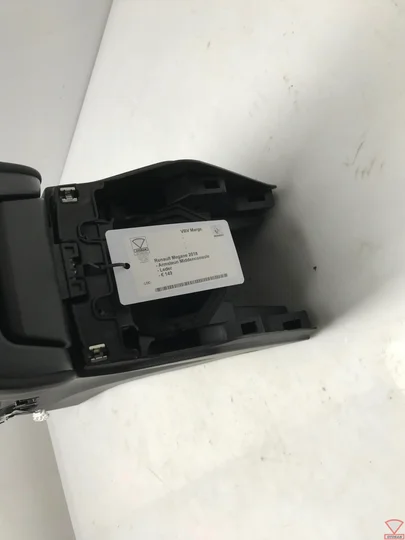 renault-megane-sedan-iv-2018-armsteun-middenconsole-leder — foto 3