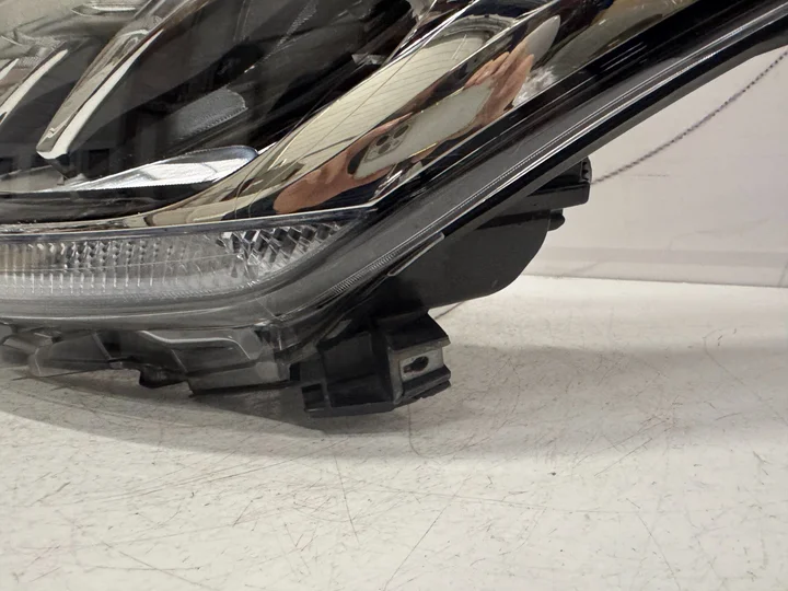 toyota-chr-chr-koplamp-vol-led-links-81150f4180 — foto 5