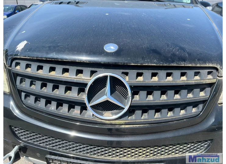 MERCEDES ML W164 Schwarzes Kühlergrilllogo 2005-2011