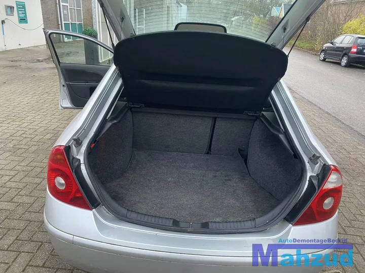 2001-ford-mondeo-3-20-16v-zilver-onderdelen-demontage — foto 10