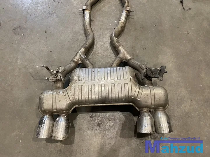 bmw-m4-m3-costum-uitlaat-downpipe-openpijp-schade — foto 3