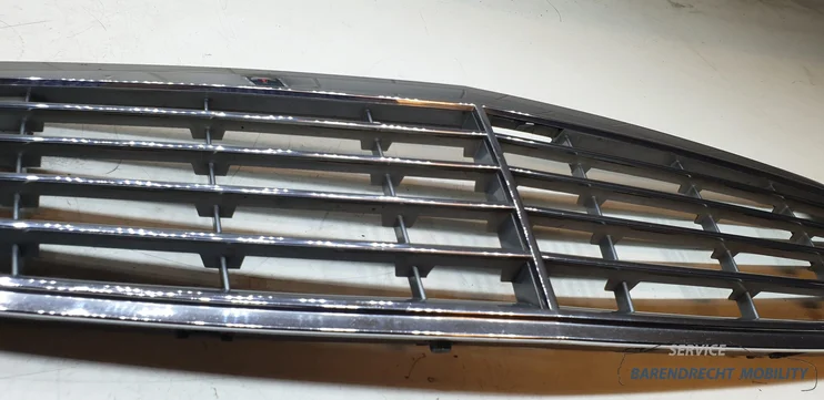elegance-radiateur-grille-grill-mercedes-e-klasse-w211-s211-a2118800383-grijs-chroom-origineel-gebruikt-2002-2009 — foto 4