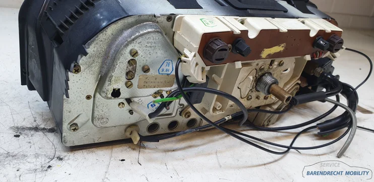 kmteller-cockpit-toerenteller-w201-190-mercedes-2015402347-origineel-gebruikt-1982-1993 — foto 10