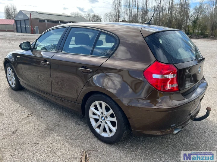 2010-bmw-1-serie-e87-118i-20-n43b20a-b090-bruin-demontage — foto 5