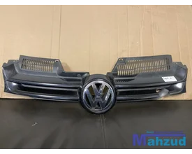 vw-golf-5-grille-logo-2003-2009