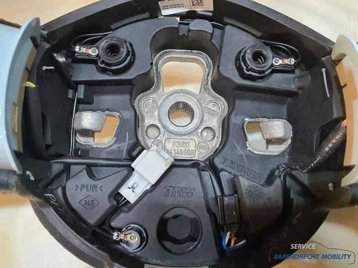 stuurwiel-renault-twingo-iii-3-leer-leder-zwart-blauw-geperforeerd-afgevlakt-484001757r-2014-2020 — foto 14