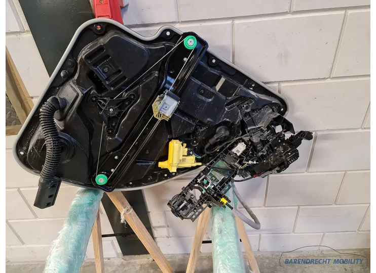 mercedes-w213-e-klasse-sedan-raam-mechanisme-motor-ruit-slot-mechaniek-module-links-achter-la-a2139004709-origineel-nette-staat-gebruikt-2016-2017-2018-2019-2020-2021-barendrecht-mobility-service