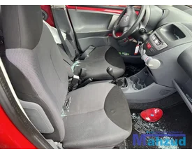 2007-toyota-aygo-10-1krfe-rood-3p0-onderdelen-velgen-motor — foto 11
