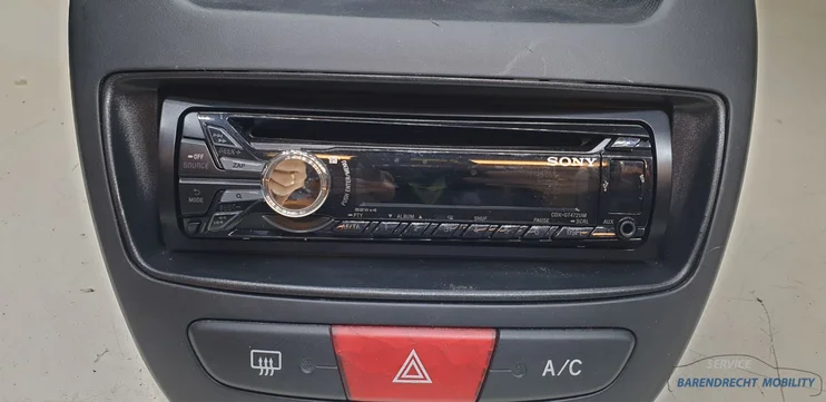 radioframe-met-inbouwframe-radio-cd-sony-cdxgt472um-c1-107-aygo-origineel-2005-2014 — foto 3