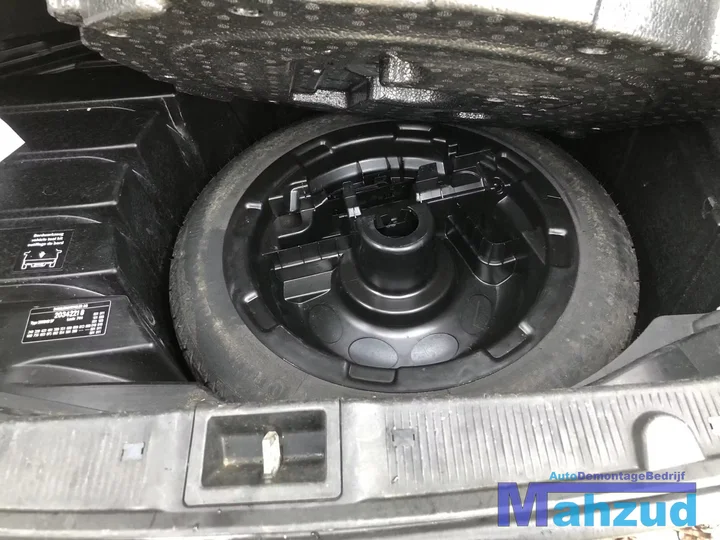 mercedes-clk-c209-kofferbak-interieur-bekleding-krikset-wiel — foto 5