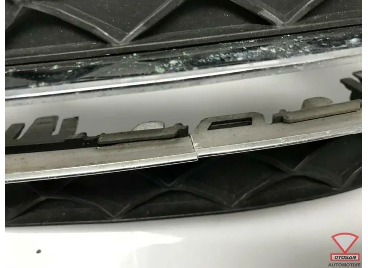 Mercedes C Klasse W204 Voorbumper Rooster Rechts A2048803324