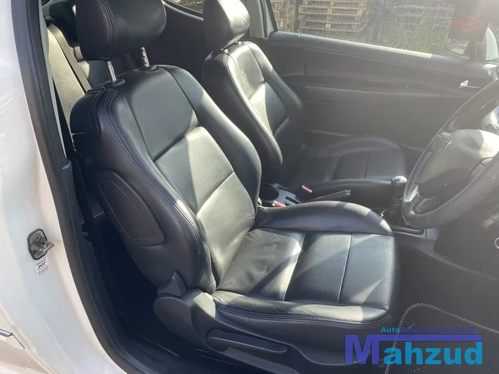 2010-peugeot-207-sport-16-16v-ep6-wit-ewp-onderdelen-17-inch — foto 16