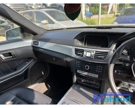 e-klasse-w212-dashboard-armsteun-asbak-luchtrooster-stuur — foto 2