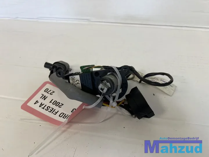 ford-fiesta-4-13-contact-slot-19982001 — foto 3