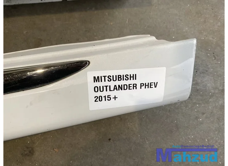 mitsubishi-outlander-phev-wit-links-rechts-sideskirt-zijskirt-2015
