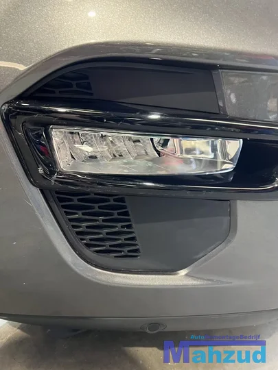 landrover-discovery-sport-l550-grijs-voorkop-2015 — foto 15