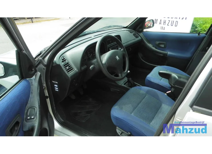 peugeot-306-station-compleet-interieur-blauw