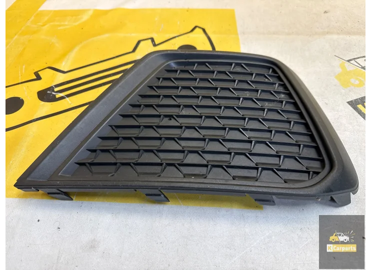 Audi A1 Bumper Grille 82A807681F Links