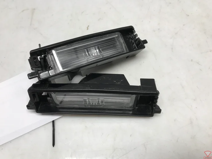 toyota-aygo-2014+-kenteken-verlichting-set-l+r-