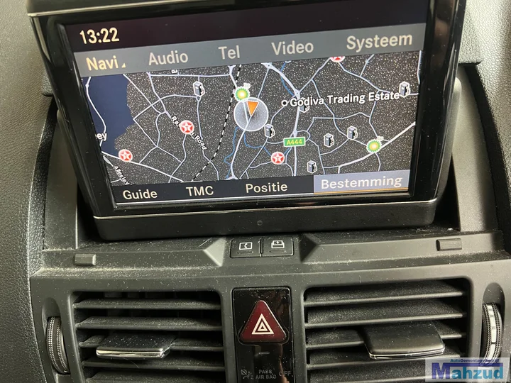 mercedes-c-klasse-w204-inklapbare-groot-scherm-navigatie-radio — foto 3