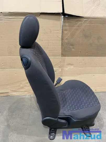 ford-fiesta-4-voorstoelen-bestuurdersstoel-bijrijdersstoel — foto 13