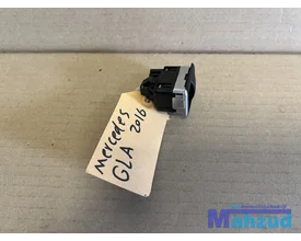 mercedes-gla-x156-achterklep-schakelaar-20132019-a1668707610 — foto 2