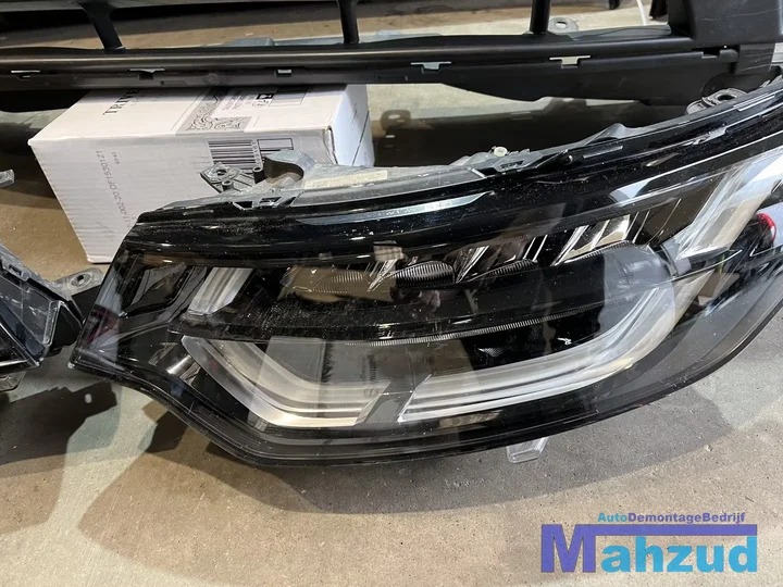 landrover-discovery-5-l462-zwart-voorkop-2017 — foto 17
