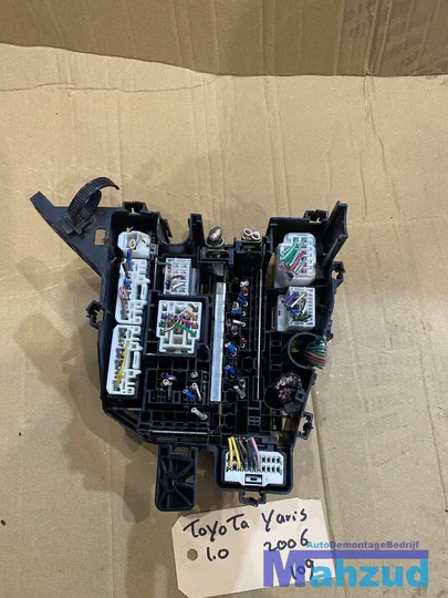 toyota-yaris-p9-10-zekeringkast-relais-8264147020 — foto 3
