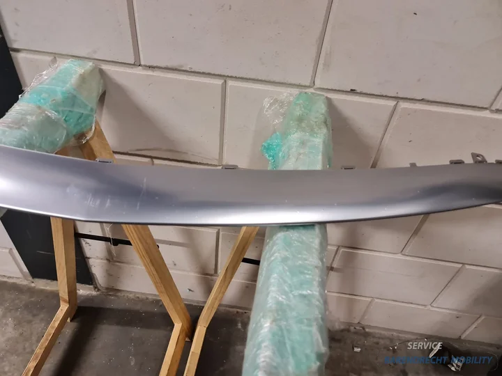 front-splitter-mercedes-w213-amg-63s-e-klasse-voorbumper-lip-spoiler-a2138853800-zilver-grijs-origineel-gebruikt — foto 5