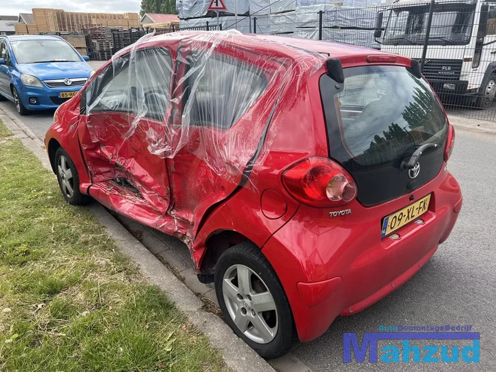 2007-toyota-aygo-10-1krfe-rood-3p0-onderdelen-velgen-motor — foto 4