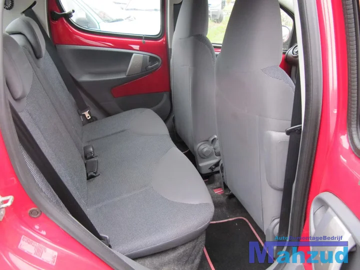 peugeot-107-toyota-aygo-citroen-c1-interieur-stof-20052014 — foto 2