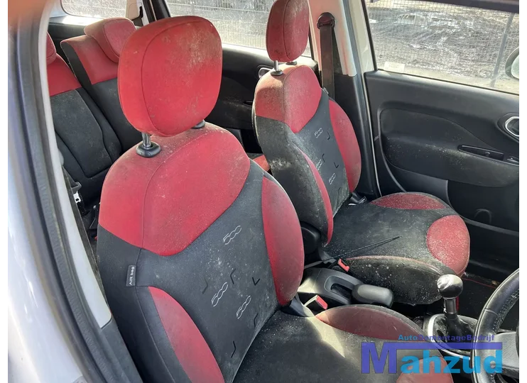 fiat-500l-wit-rood-zwart-interieur-2012