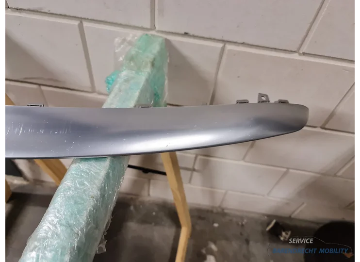 mercedes-w213-amg-63s-e-klasse-sedan-voorbumper-lip-voorbumper-voor-bumper-spoiler-beschermstrip-beschermlijst-a2138853800-zilver-grijs-origineel-goede-staat-gebruikt-2006-2007-2008-2009-2010-2011-2012-2013-2014-2015-barendrecht-mobility-service