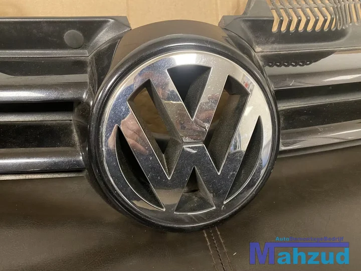 vw-golf-5-grille-logo-20032009 — foto 2