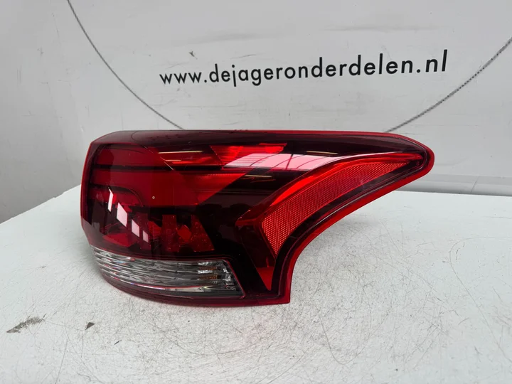 mitsubishi-outlander-achterlicht-rechts-achter — foto 2