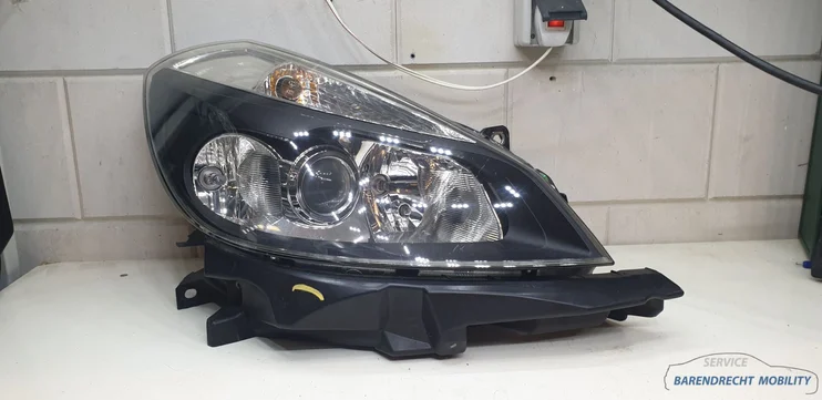 koplamp-clio-iii-renault-pre-facelift-rechts-8200261612-donkere-inleg-bochtverlichting-2006-2008 — foto 2