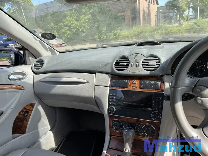 mercedes-clk-w209-cabrio-blauw-onderdelen-demontage — foto 21